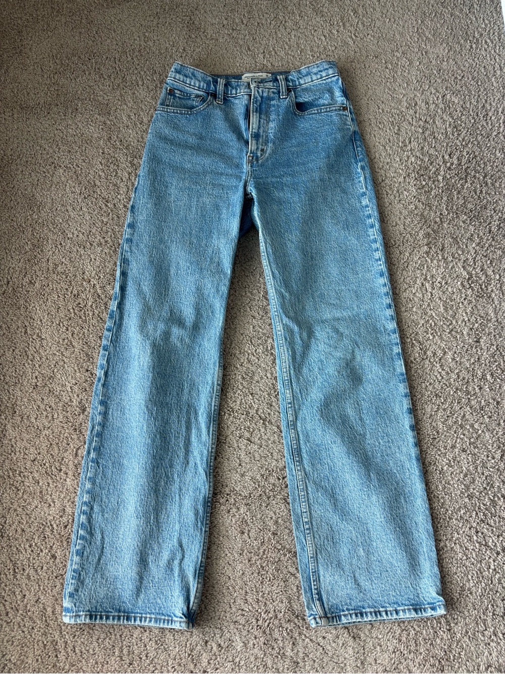 Abercrombie & Fitch Light 90s High Rise Relaxed Jeans